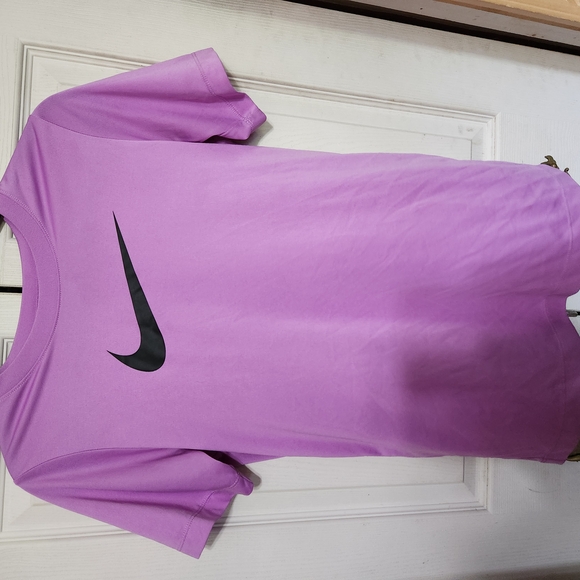 Nike Pink T-Shirt with Black Logo - Picture 8 of 9